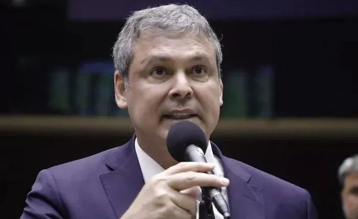 Líder do PT aciona Supremo Tribunal Federal contra PEC da Blindagem