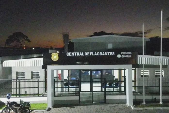 Em Maceió, homem é detido após esganar irmã e ameaçar matar a mãe