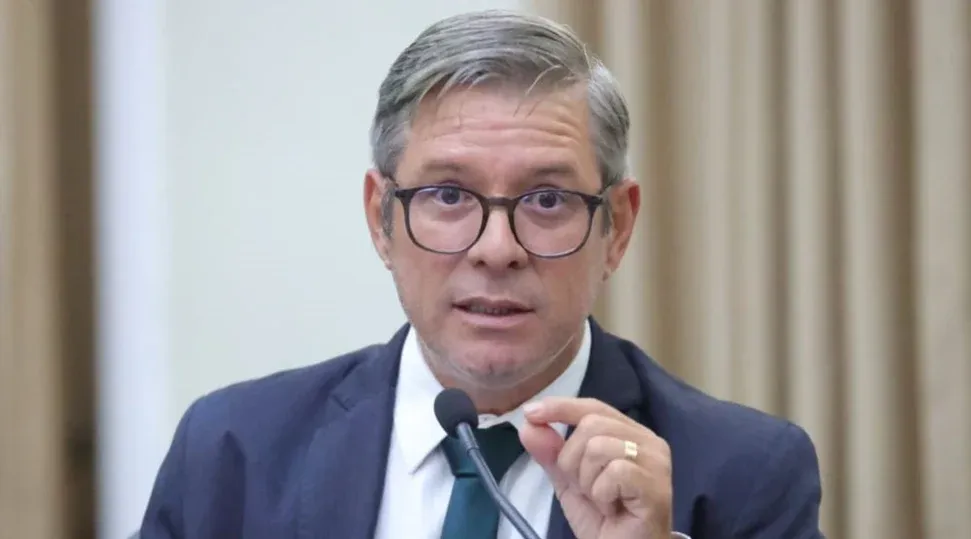 Deputado denuncia atraso de 5 meses em pagamentos a empresa de vigilância de hospitais em Alagoas