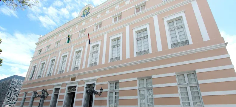 Assembleia tem nomeações em série e vira cabide de empregos em Alagoas