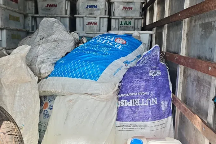 PRF apreende 900kg de pescado transportado sem refrigeração e contaminado com óleo diesel em Canapi