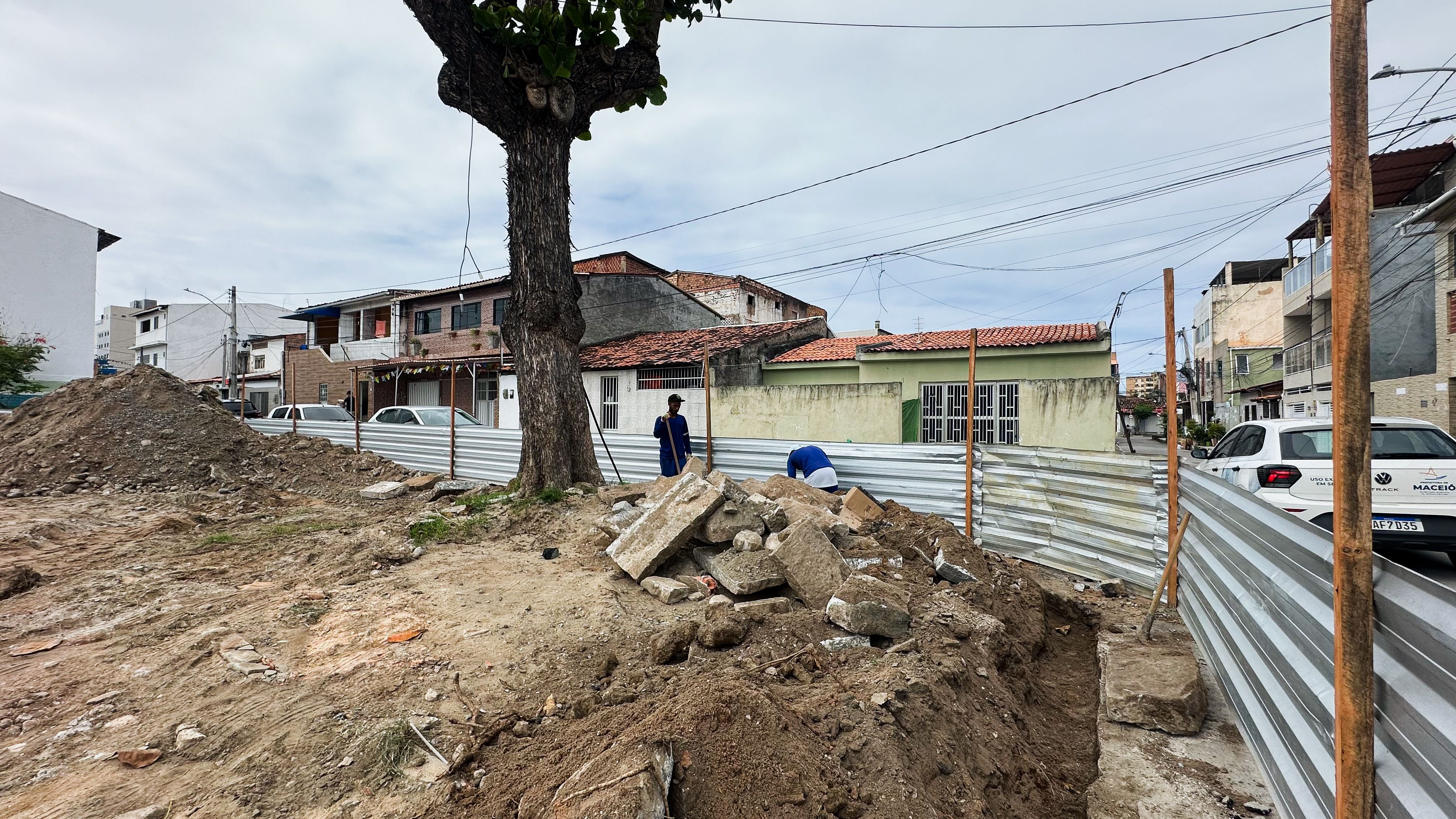 Prefeitura inicia reforma de praça em Cruz das Almas