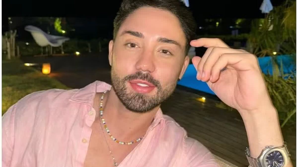 Rico Melquiades passa por nova cirurgia estética após um ano de acompanhamento médico