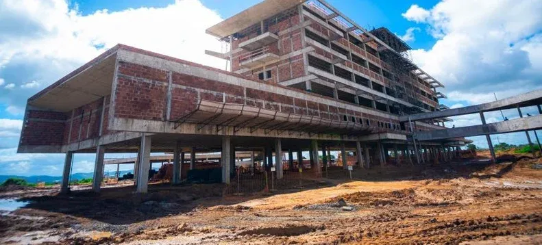 Com saúde em crise, Governo de Alagoas aumenta para R$ 202,8 milhões verba para terminar hospital em Arapiraca