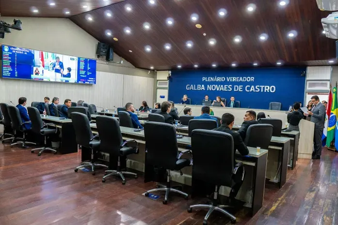 Câmara de Maceió aprova auxílio para servidores e reajusta gastos dos gabinetes