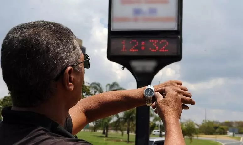 Horário de verão seguirá suspenso em 2025, diz governo