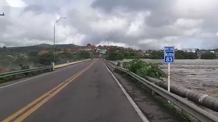 Em Santana do Ipanema, mulher morre após ser atropelada e cair de ponte
