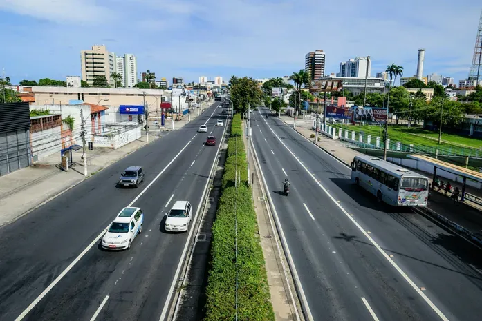 Nome da Avenida Fernandes Lima é alvo de debate e pode virar disputa judicial em Maceió