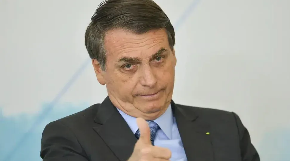 Defesa reclama de ruído em cela de Bolsonaro e Moraes cobra explicações da PF
