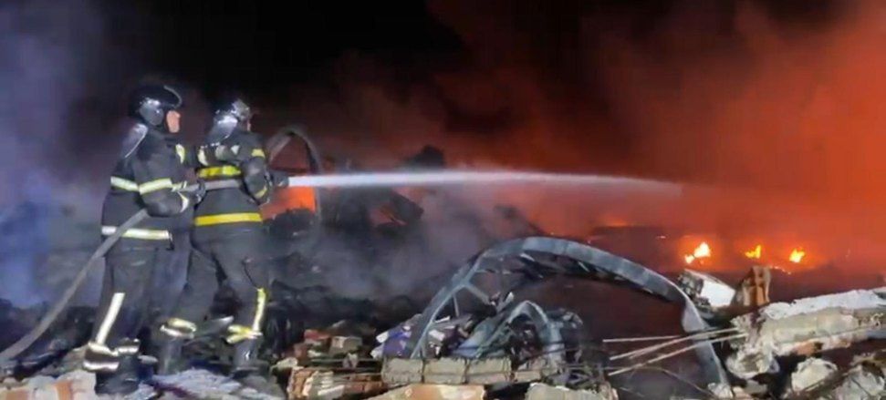 Incêndio na Ultraplast em Maceió é controlado; trabalhos seguiram até as 2 horas da manhã deste sábado