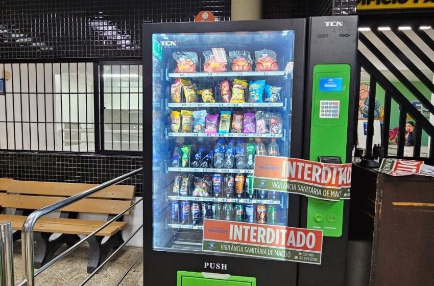 Vigilância Sanitária interdita máquina de venda automática em situação irregular