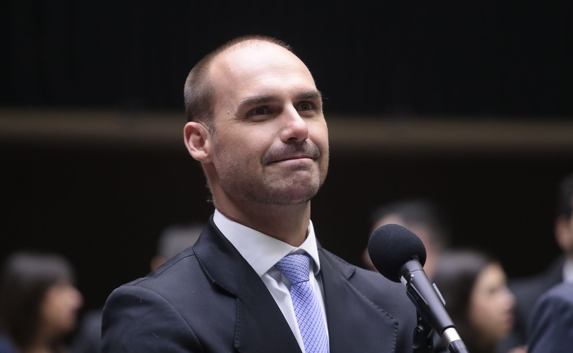 Eduardo Bolsonaro ironiza decisão de Flávio Dino sobre soberania jurídica brasileira