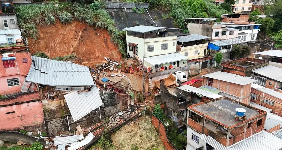 Mais de 60 mortos: buscas entram no quarto dia em MG