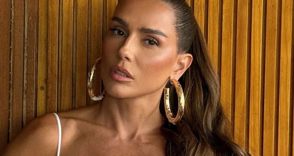 Deborah Secco reafirma bissexualidade e fala sobre relações afetivas