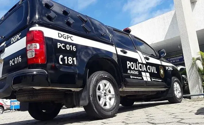 Filho é detido após suspeita de furto, uso indevido de cartão e incêndio em casa da mãe em AL