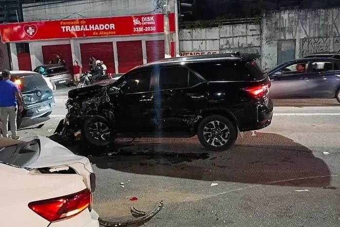Breno Albuquerque apresentava sinais de embriaguez e foi preso após acidente com sete veículos em Maceió