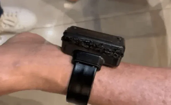 Bolsonaro admite à PF ter usado ferro de solda para romper tornozeleira