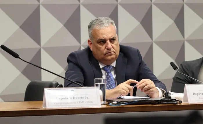 Senador Carlos Viana critica postura de Alfredo Gaspar na CPMI do INSS