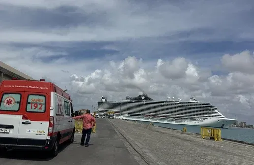 Idoso de 82 anos passa mal em cruzeiro e é levado em estado grave para hospital