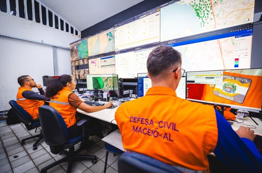 Defesa Civil reforça equipes após alerta de chuvas intensas em Maceió