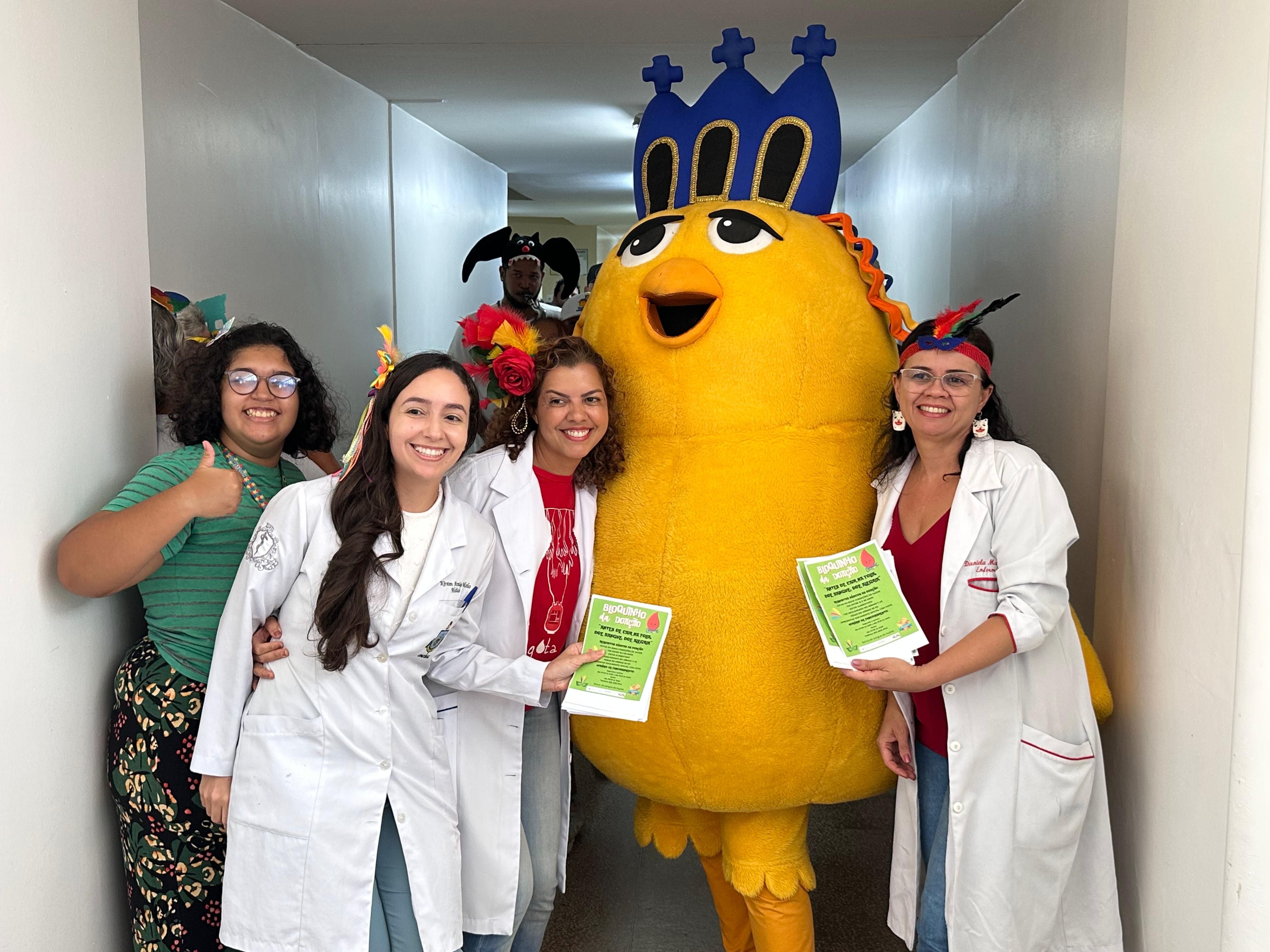 Pinto da Madrugada leva alegria a pacientes do Hospital Universitário da Ufal