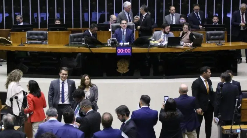 Câmara aprova PEC que limita pagamento de precatórios; maioria dos alagoanos vota a favor
