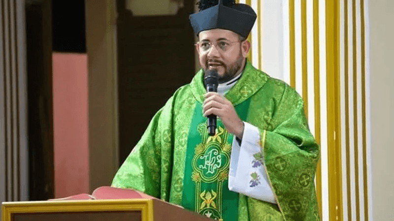 Padre de Penedo é indiciado por importunação sexual, alvo de nova denúncia e tem pistola apreendida