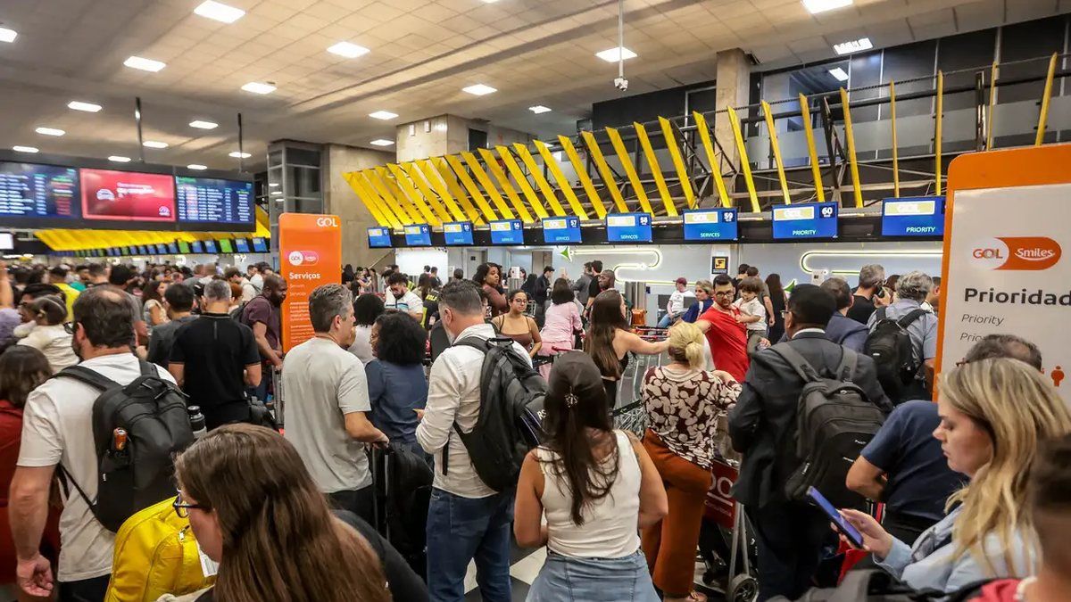 Aeroportos pelo Brasil relatam problemas após cancelamentos de voos em SP
