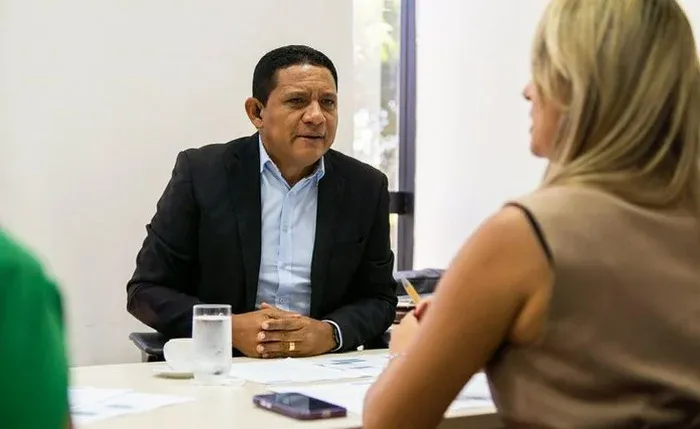 Júlio Cezar, ex-prefeito e atual secretário, é alvo de investigação do MPAL