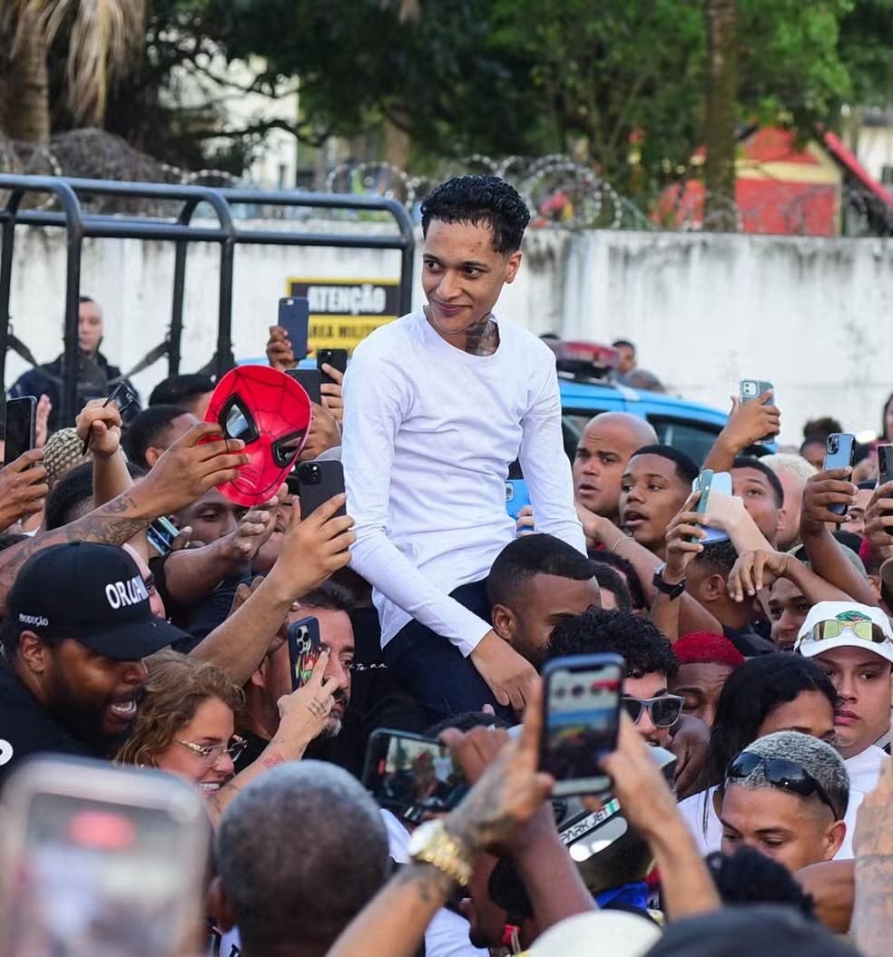 Justiça do RJ determina nova prisão do cantor Oruam por descumprir tornozeleira