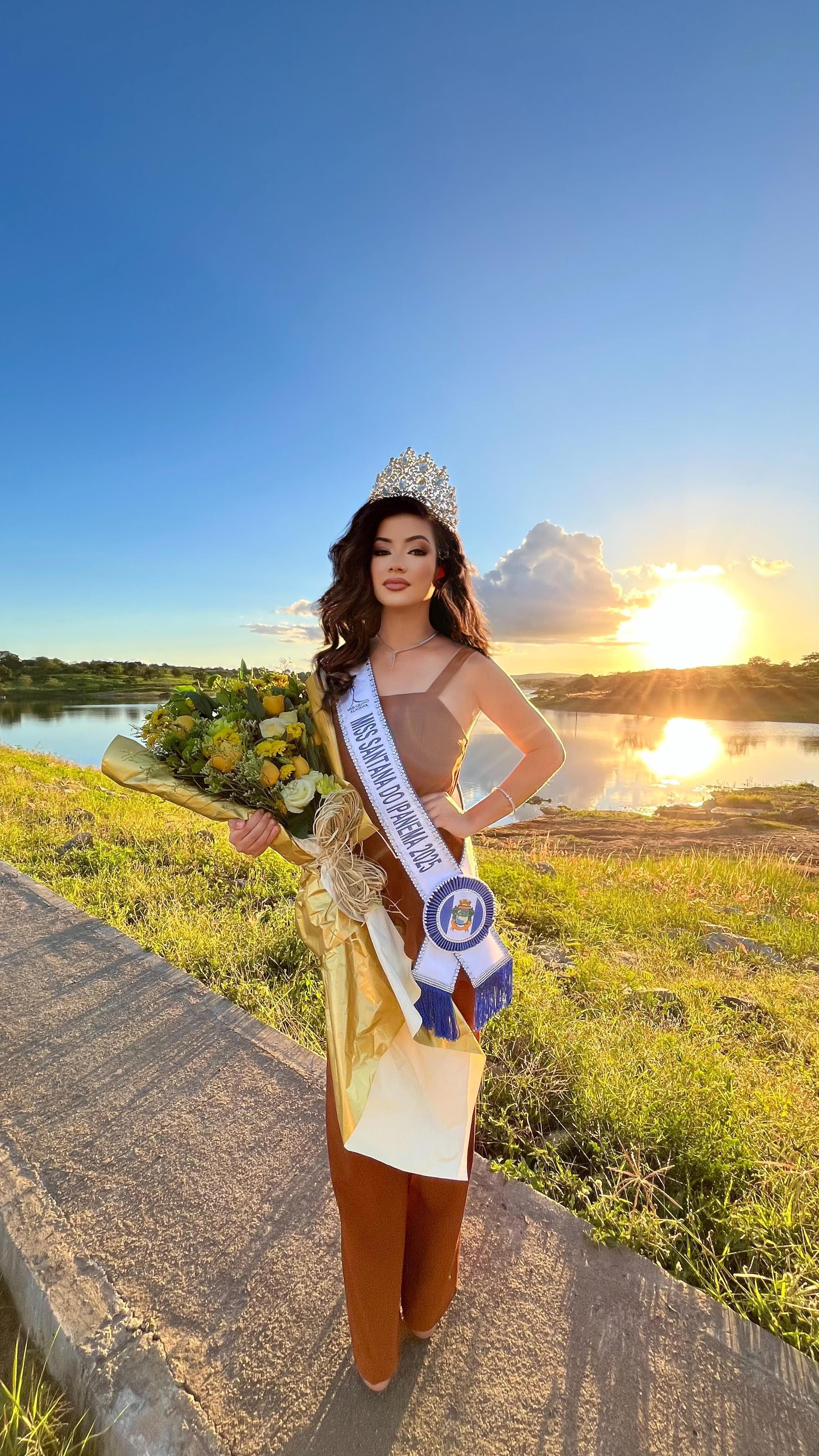 Jéssica Simplício é aclamada Miss Santana do Ipanema 2025 e se inspira em Maria Leide Noia para brilhar no Miss Alagoas