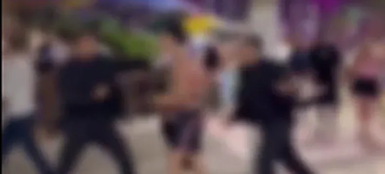 VÍDEO: Homem é detido após gerar confusão em bar na Orla de Maceió