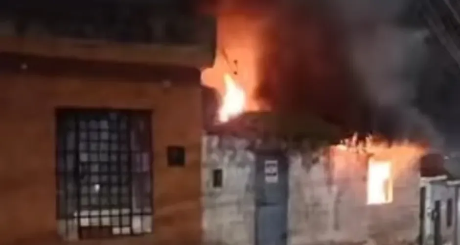 Casa é destruída por incêndio na Chã de Bebedouro; saiba mais
