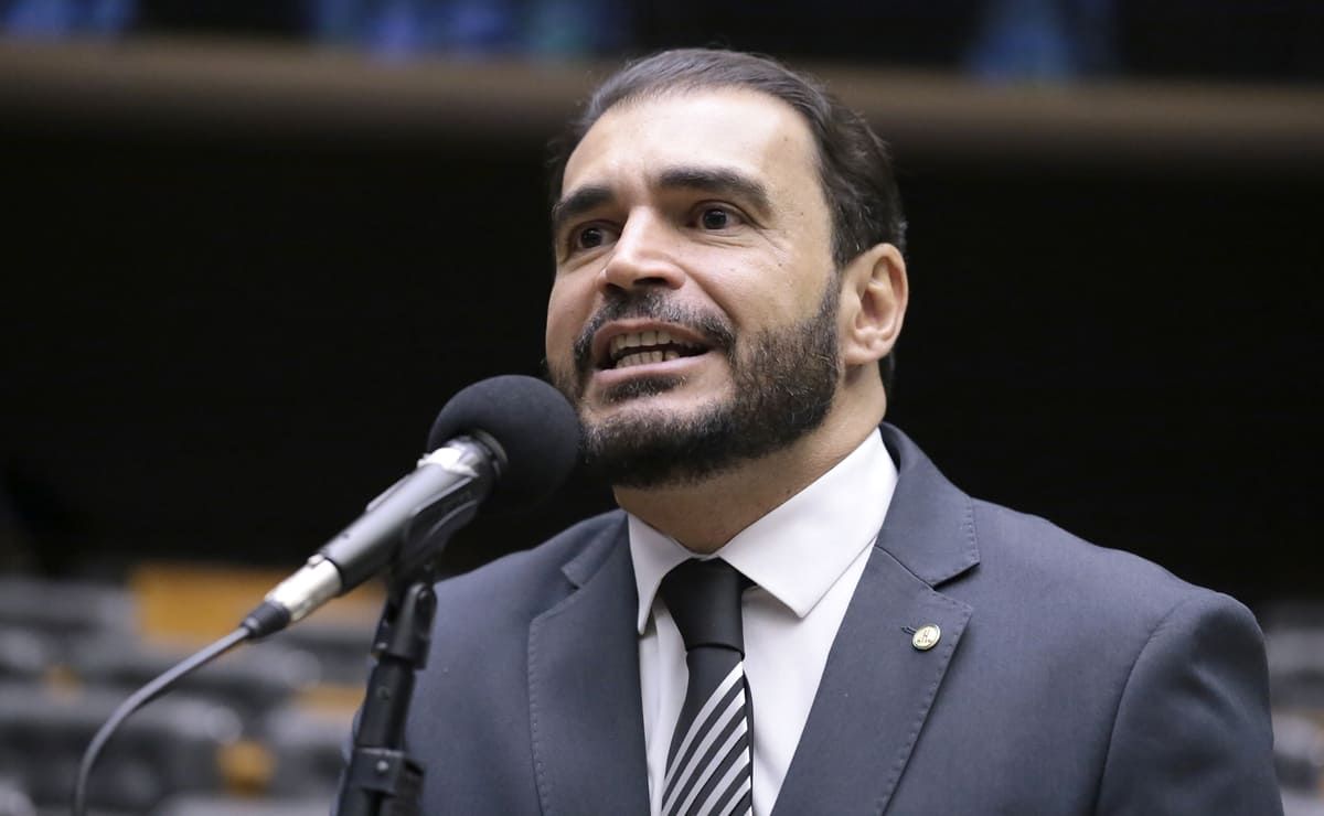 Delegado Freitas vai relatar processo contra Eduardo Bolsonaro