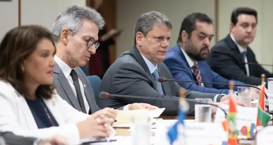 Governadores se reúnem para discutir tarifaço dos EUA         