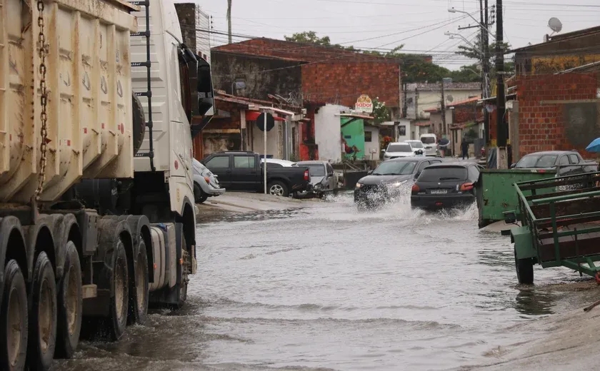 Inmet emite alerta de chuvas para Maceió e 33 cidades de Alagoas