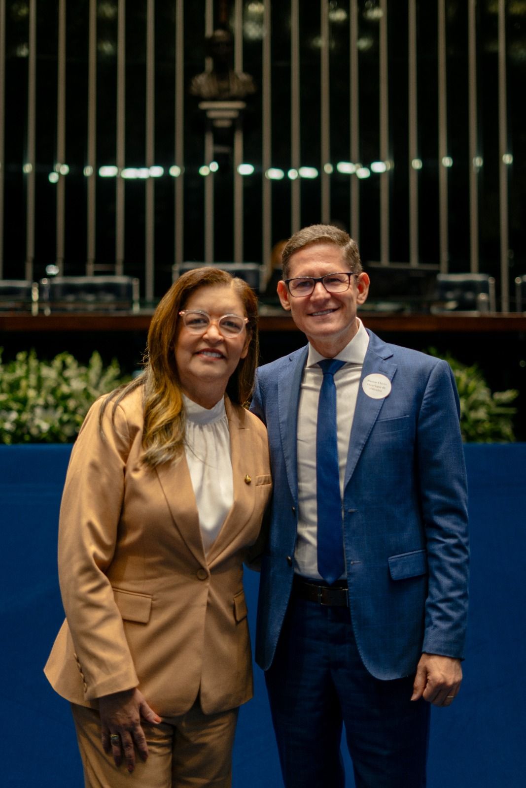 No Senado Federal, Dra Eudócia entrega comenda ao presidente da Igreja Adventista do Sétimo Dia em Alagoas
