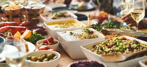 Prefeitura no interior de Alagoas contrata R$ 5,3 milhões em serviços de buffet e refeições