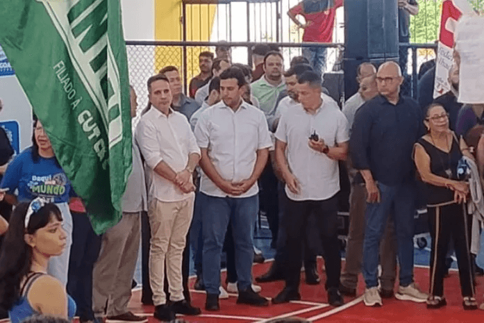Greve da educação marca inauguração de ginásio com vaias e gritos de 'fujão' a Paulo Dantas