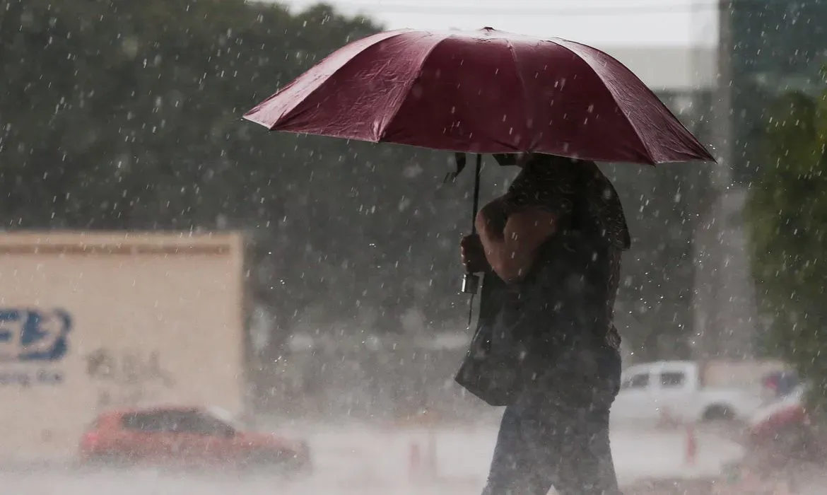 Inmet emite novo alerta de chuvas e ventos fortes para 52 cidades de Alagoas