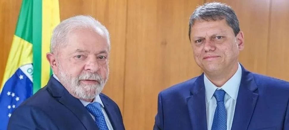 Pesquisa mostra empate técnico entre Lula e Tarcísio em cenário presidencial