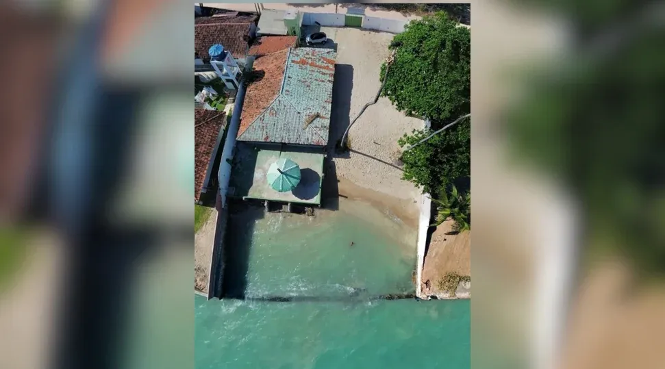 “Mar no quintal”: anúncio de casa em Maragogi viraliza e levanta suspeitas de ocupação irregular