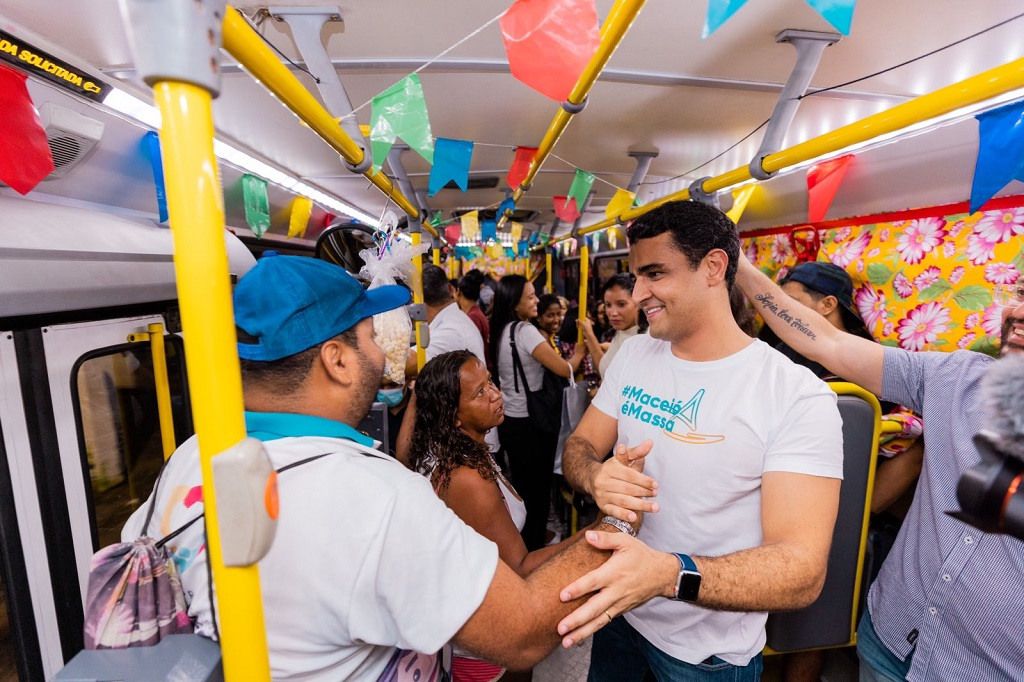 Prefeito JHC anuncia ônibus gratuitos para o São João Massayó