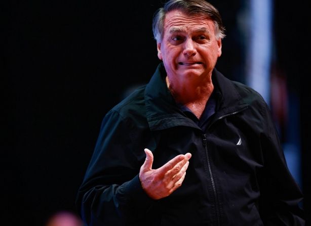 Moraes pede sessão extra para julgamento de Bolsonaro no STF