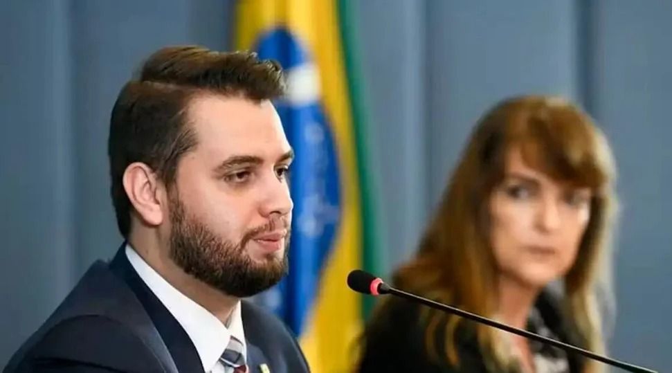 Moraes manda ex-assessor de Bolsonaro, Filipe Martins, voltar para presídio no Paraná