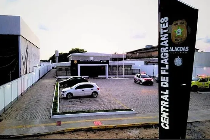 Motociclista bate em viatura do BPTran após tentar fugir de bloqueio no Jaraguá