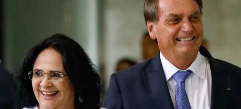 STF autoriza Damares Alves a visitar Bolsonaro em prisão domiciliar; Moraes impõe condições