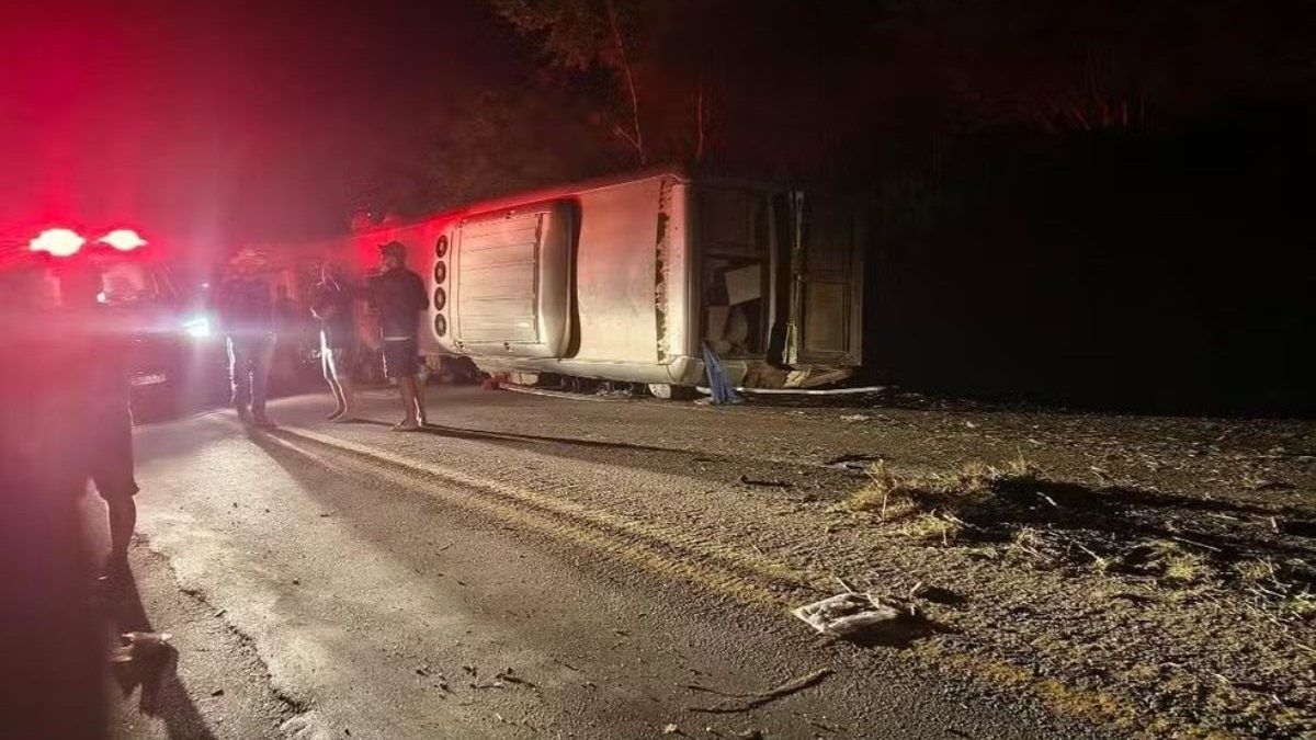Perícia identifica 17 vítimas de tragédia na BR-423 em Pernambuco; 12 corpos já foram liberados