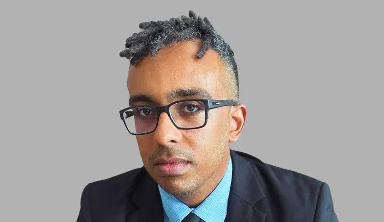 Ré em caso de racismo em AL disse em tribunal que não contrataria advogado negro "por usar dreads"