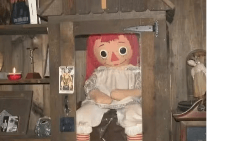 Morre investigador paranormal após turnê com a 'boneca demoníaca' Annabelle
